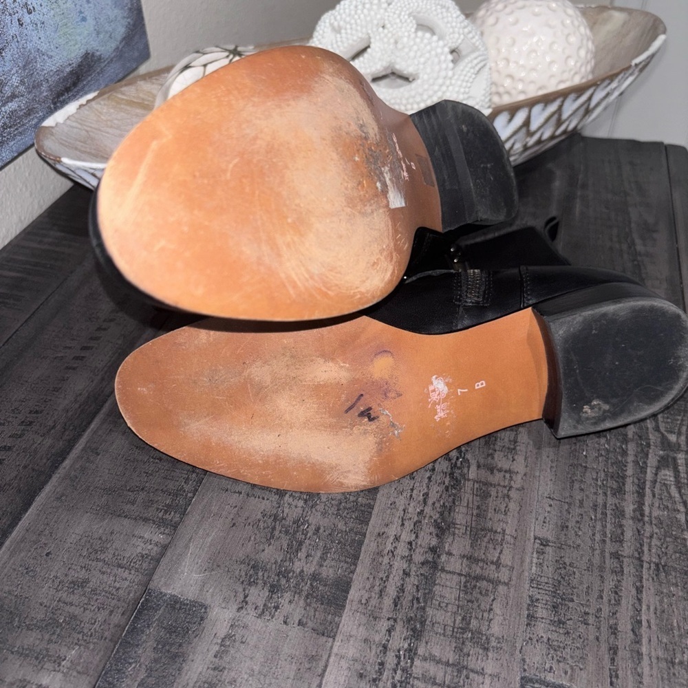 COACH ADELLA CALF LEATHER CHAIN WOMENS FLAT ANKLE BOOT SHOES sZ 7 - Picture 9 of 11